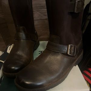 UGG boots new never worn. Size 11